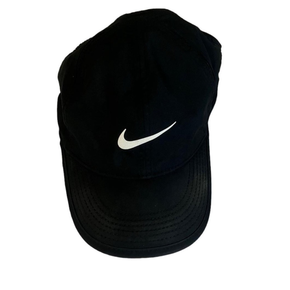 Nike black and white dri-fit cap